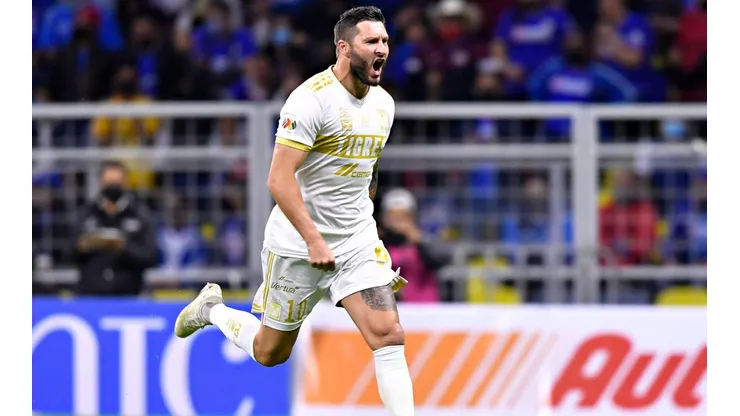El eufórico festejo de André-Pierre Gignac por su gol ante Cruz Azul.