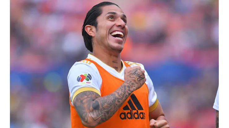 El futuro de Carlos Salcedo estaría lejos de Tigres UANL