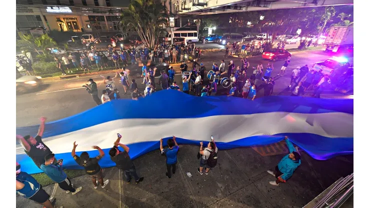 Los fanáticos salvadoreños hicieron sentir su presencia