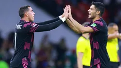 Funes Mori y Raúl Jiménez se alientan en la Selección Mexicana.