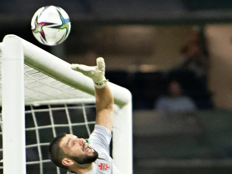 Dramático balón que pegó en el travesaño de Canadá