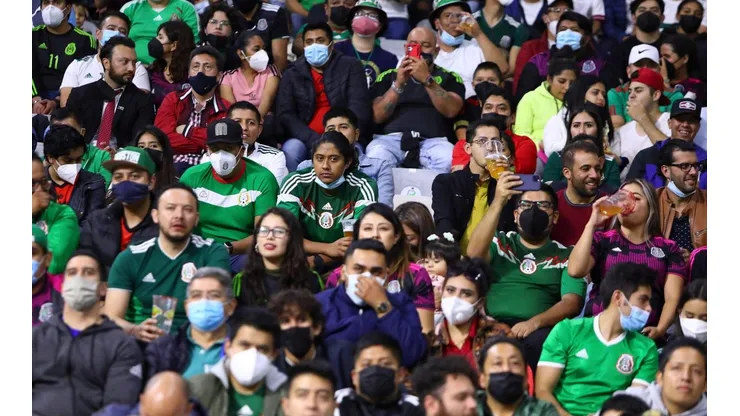 Las gradas del Estadio Azteca tuvieron violencia.