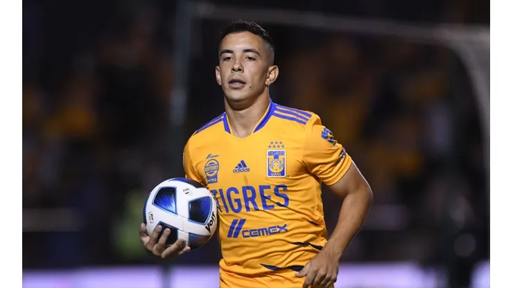 Leonardo Fernández resolvió el partido con dos remates de zurda.