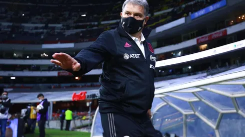 Martino se mostró molesto con el árbitro del partido.