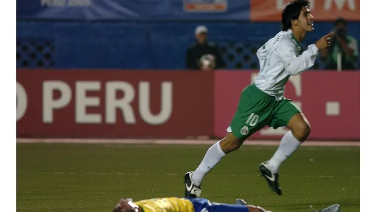 Ever Guzmán celebra su gol ante Brasil en la Copa del Mundo sub 17 Perú 2005.