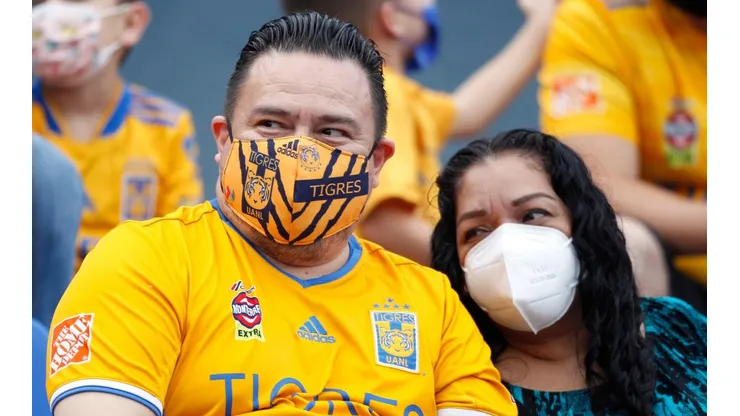 Violencia en las afueras del Estadio Universitario de Tigres.