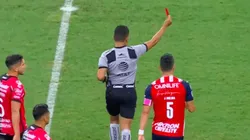 La expulsión de Fernando Guerrero a Hiram Mier.