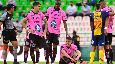 Los jugadores del León tuvieron que ahogar el deseo del triunfo.