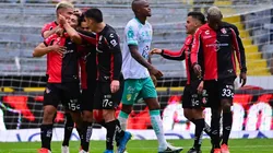 Los Zorros festejan el 2-0 anotado por Diego Barbosa.