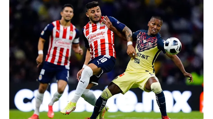 Interesante duelo entre Alexis Vega y Pedro Aquino.