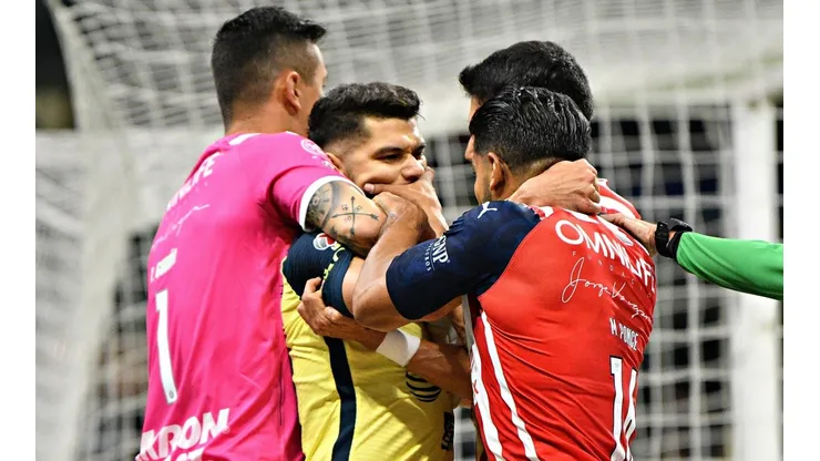 Piquete de ojos en el Clásico Nacional.
