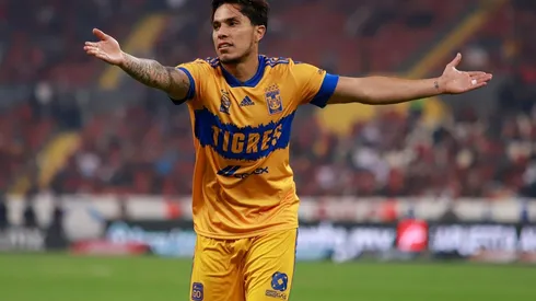 Carlos Salcedo juega en Tigres desde el torneo Clausura 2019.