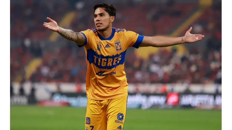 Carlos Salcedo juega en Tigres desde el torneo Clausura 2019.