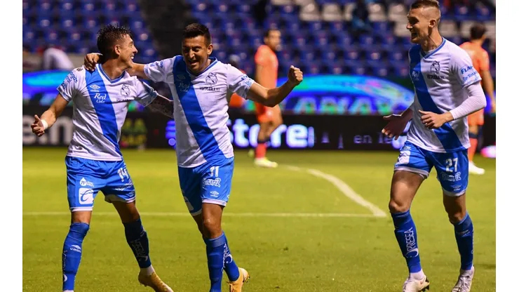 Puebla le gana a Cruz Azul por 1-0.