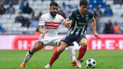 Stefan Medina ante Alexis Canelo a quien se le negó el gol con uno anulado y un tiro al poste.