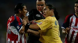 Salvador Cabañas en conato de bronca con Alberto Medina.