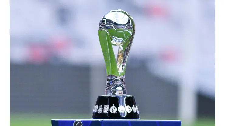 Trofeo de campeón de la Liga MX.