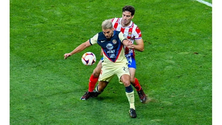 Henry Martín y Antonio Briseño volverán a verse las caras en este Clásico Nacional