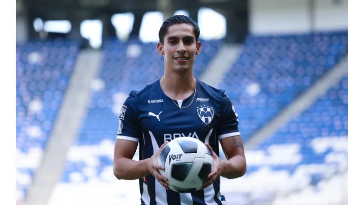 Erick Aguirre aún no jugó en Rayados de Monterrey.