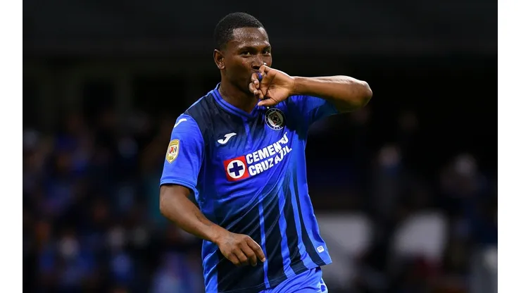 Cruz Azul derrotó a los Gallos de Querétaro.