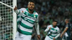 Alessio Da Cruz rescató el empate para Santos.