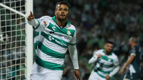 Alessio Da Cruz rescató el empate para Santos.