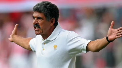 Ricardo Ferretti como director técnico de Pumas.