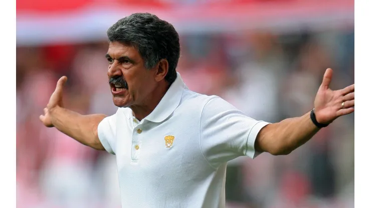Ricardo Ferretti como director técnico de Pumas.
