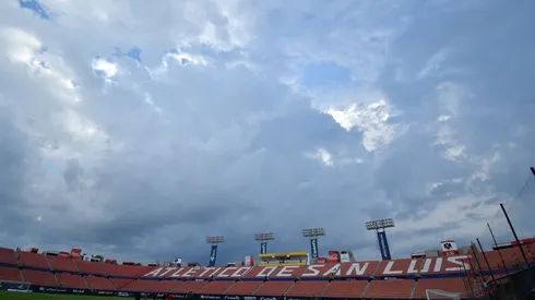 Una tormenta eléctrica impidió el inicio puntual del partido entre el Atlético y el Tijuana.