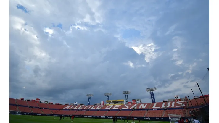 Una tormenta eléctrica impidió el inicio puntual del partido entre el Atlético y el Tijuana.