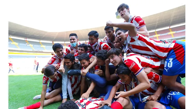 Chivas campeón sub 17 en el torneo Guard1anes Clausura 2021.