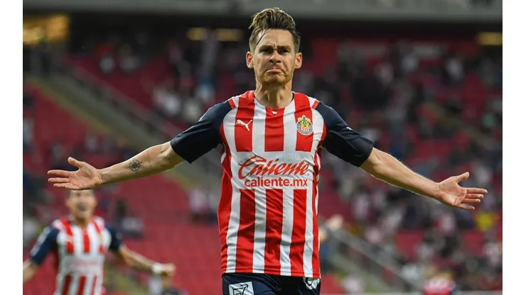 Chivas jugó mal, pero derrotó a Pachuca gracias a Angulo.