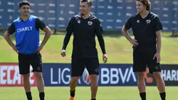 Rubens Sambueza y Santiago Giménez, entre los nominados al Jugador del Mes