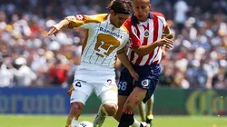 Bruno Marioni de Pumas y Adolfo Bautista de América en la final del torneo Clausura 2004.