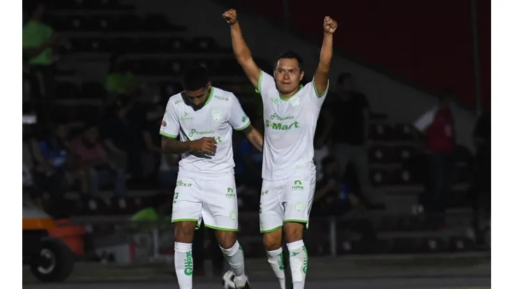 Velázquez pone a Juárez arriba en el marcador.
