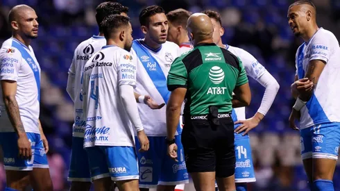 El árbitro Andrés Esquivel marcó el penalti con el que se le escapó la victoria al Puebla.