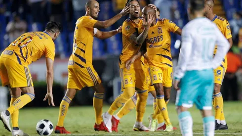 El colombiano Luis Quiñones salvó de la derrota a los Tigres con su gol en tiempo añadido.