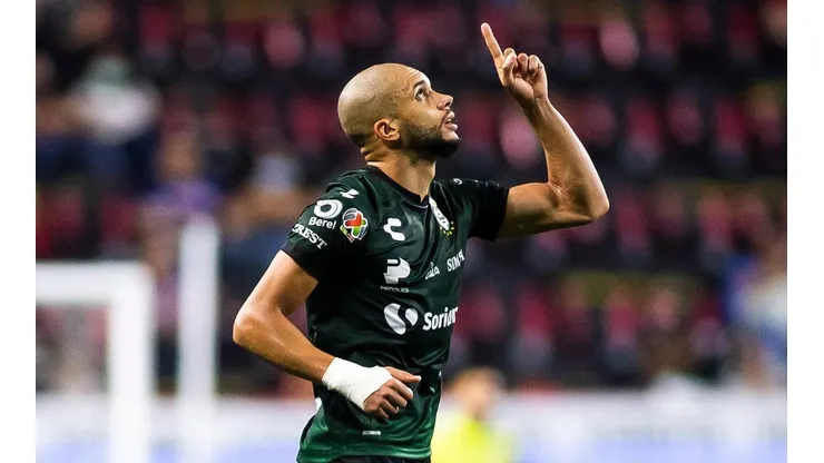 Santos se une a la pena que embarga a su familia