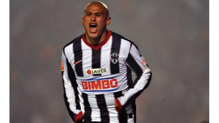 Humberto Suazo defendió a Rogelio Funes Mori.