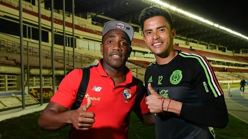 Luis Tejada y Alfredo Talavera previo a un partido de eliminatoria mundialista en el estadio Rommel Fernández, en 2017.