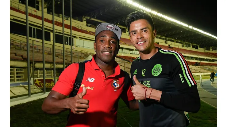 Luis Tejada y Alfredo Talavera previo a un partido de eliminatoria mundialista en el estadio Rommel Fernández, en 2017.