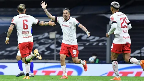 Miguel Barbieri, Rubens Sambueza y Alexis Canelo.