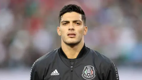 Raúl Jiménez sería la parte más afectada en la controversia de la FIFA con los clubes de la Premier League.