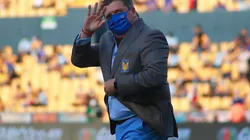 Miguel Herrera cumple sueño a aficionado.