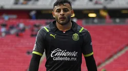 Alexis Vega presume el uniforme negro de Chivas