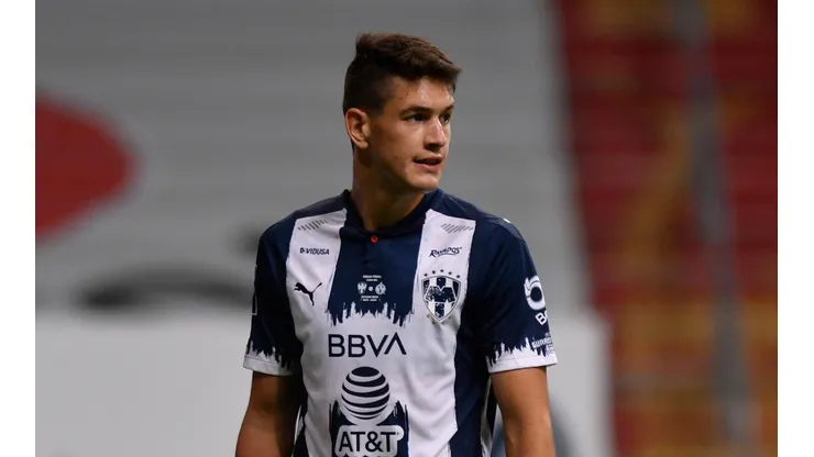 César Montes renueva su vínculo con Monterrey.
