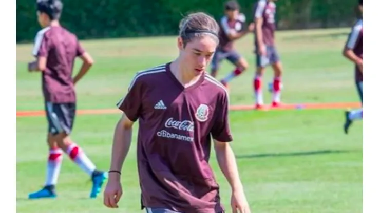 Marcelo Flores con la selección mexicana sub 16.