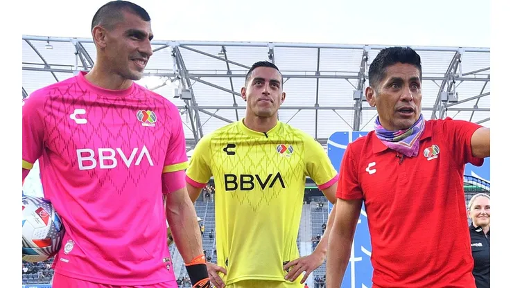 Jorge Campos intentó que Nahuel Guzmán y Rogelio Funes Mori se dieran la mano.