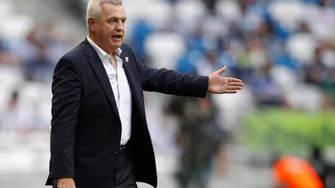 Javier Aguirre envió recadito a César Montes.