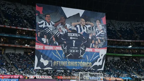 El impresionante trapo para el homenaje de Rogelio Funes Mori en el estadio BBVA.